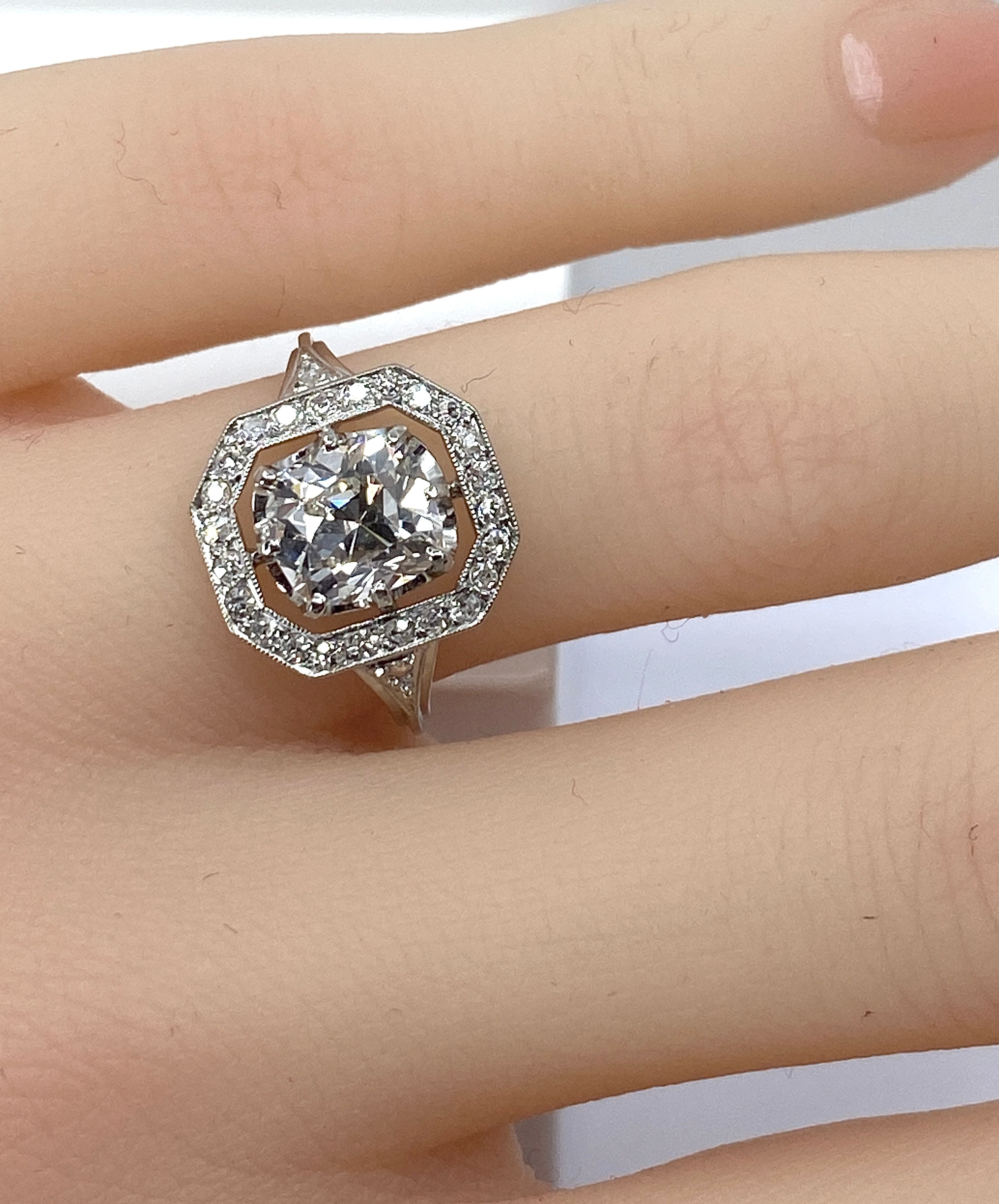 Ring Art Deco in paltinium and diamond