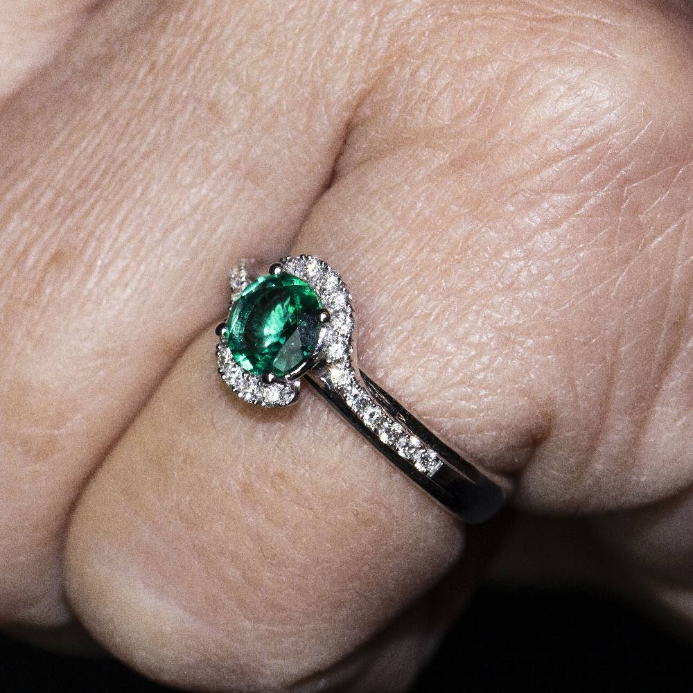 White gold, emerald and diamond Solitaire Ring