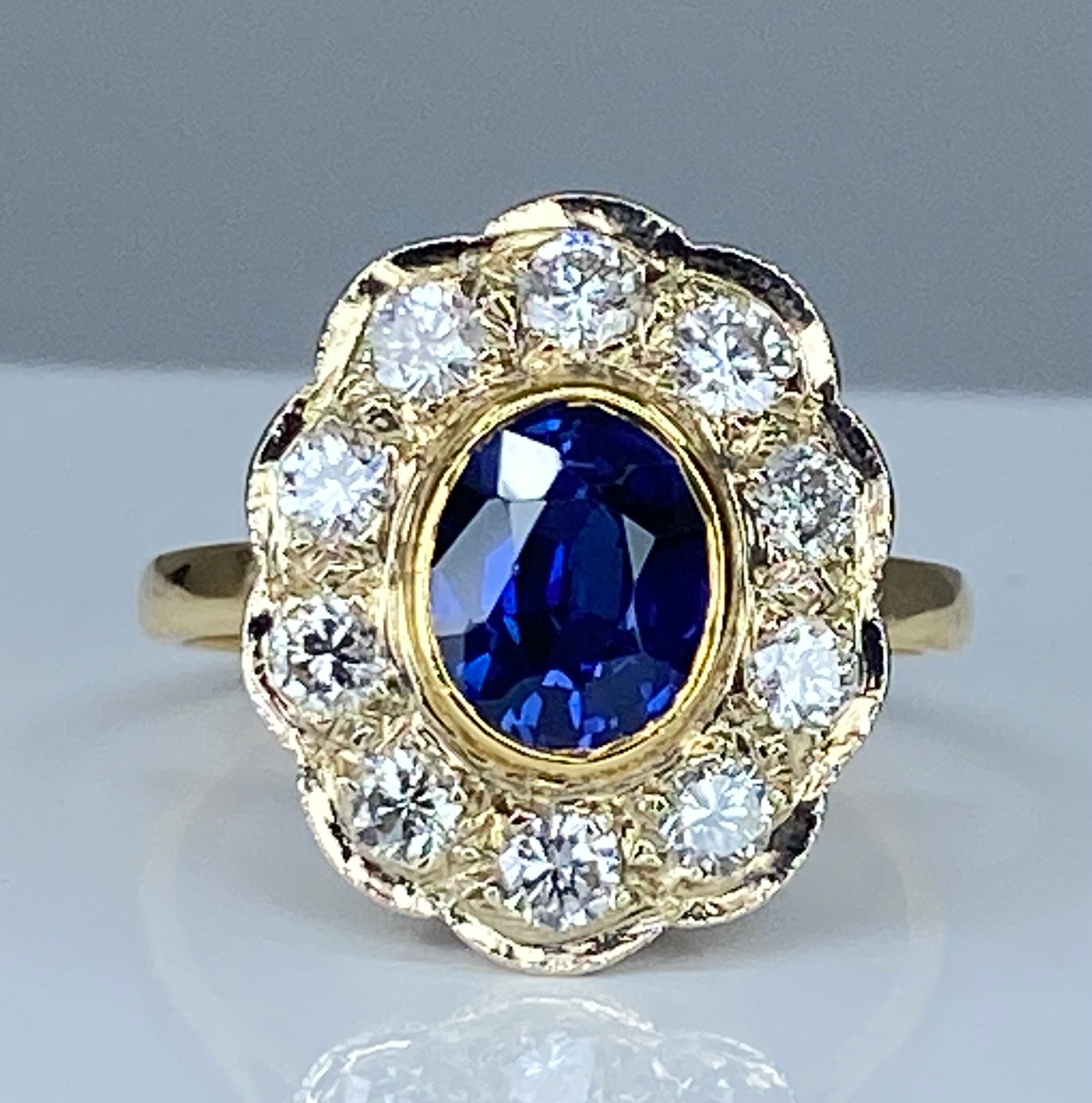Bague marguerite en or 18 carats en saphir et diamants