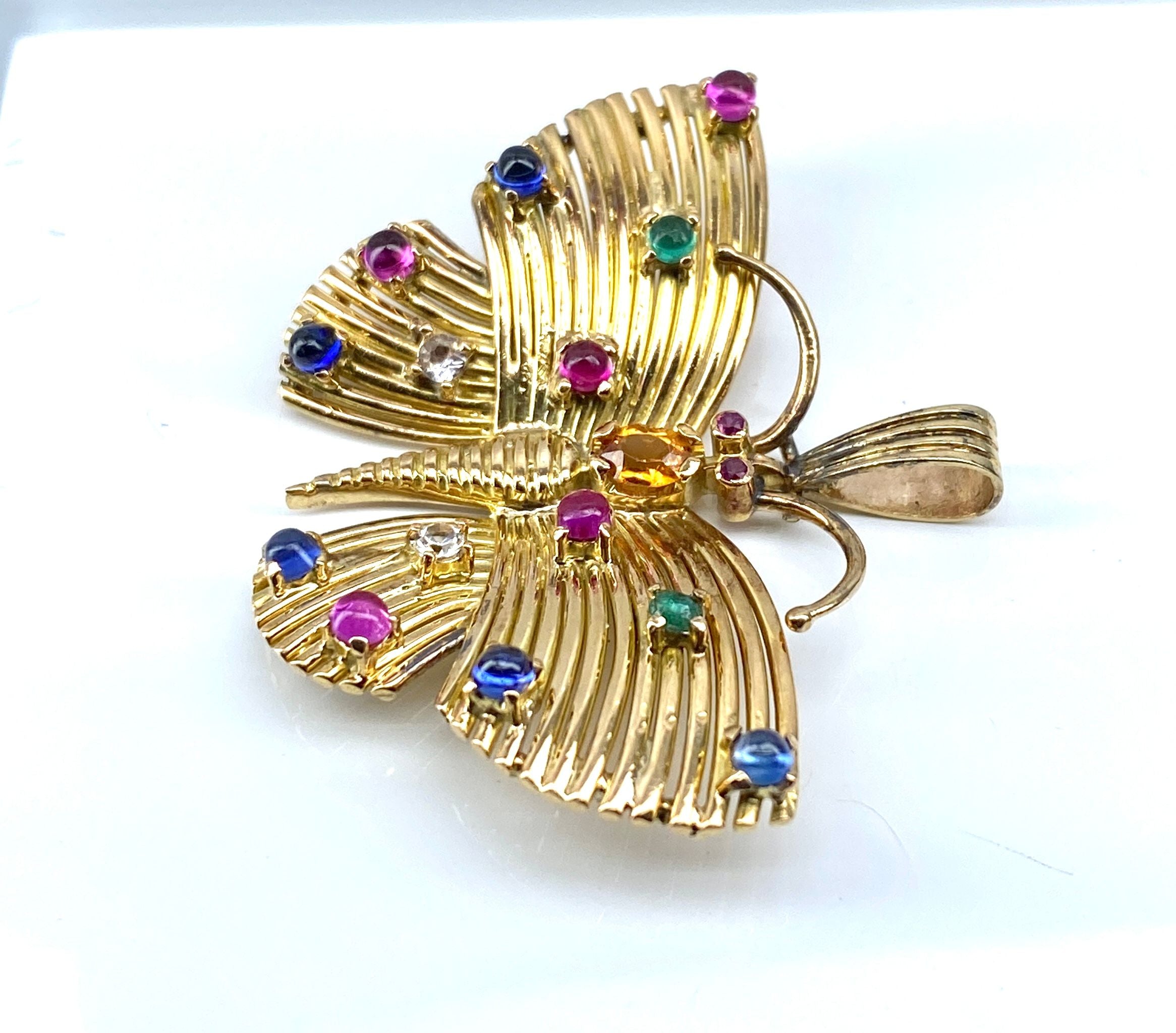 Pendentif papillon en or jaune 18 carats et pierres précieuses