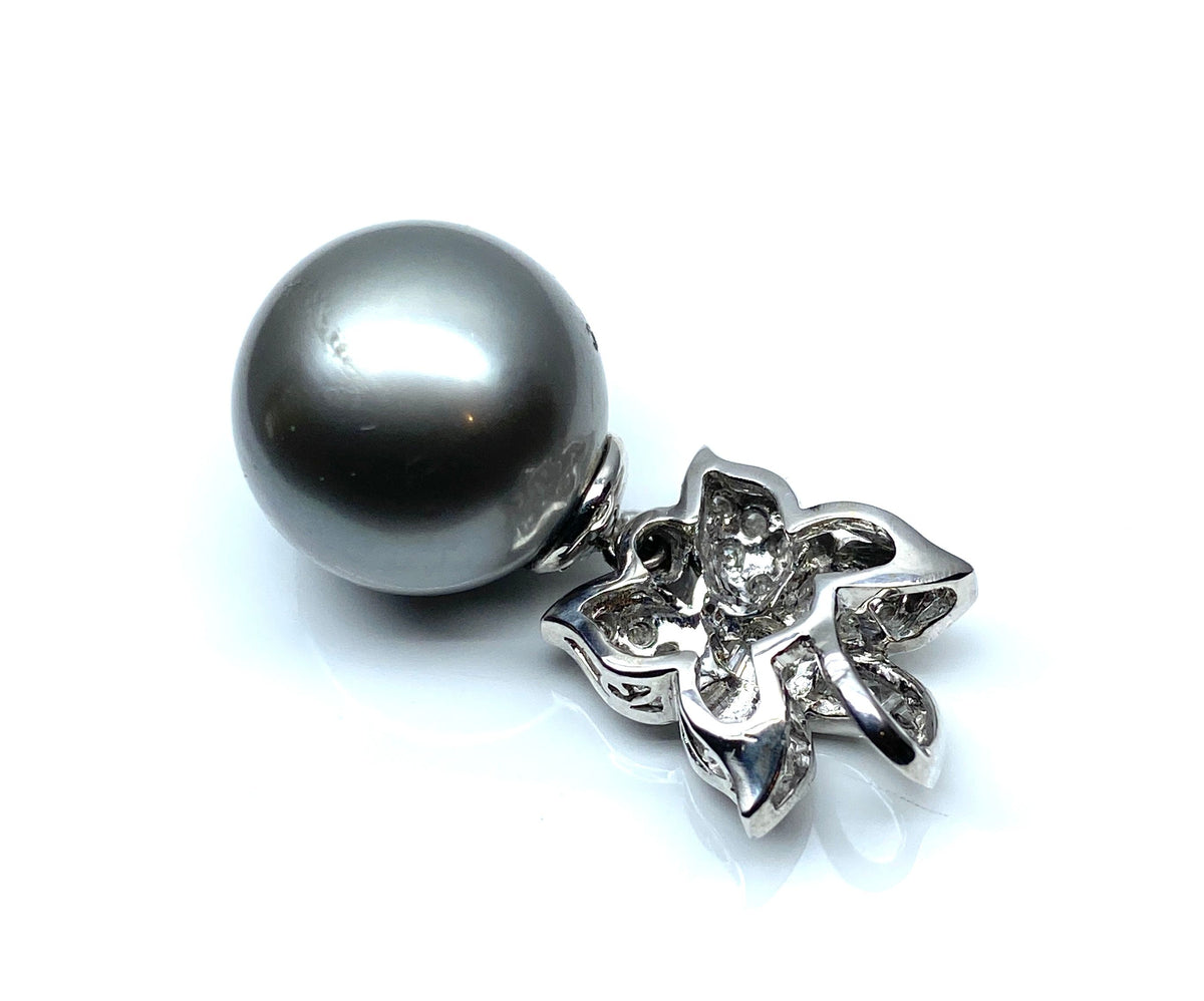 18-carat white gold pendant with Tahitian pearl and diamonds