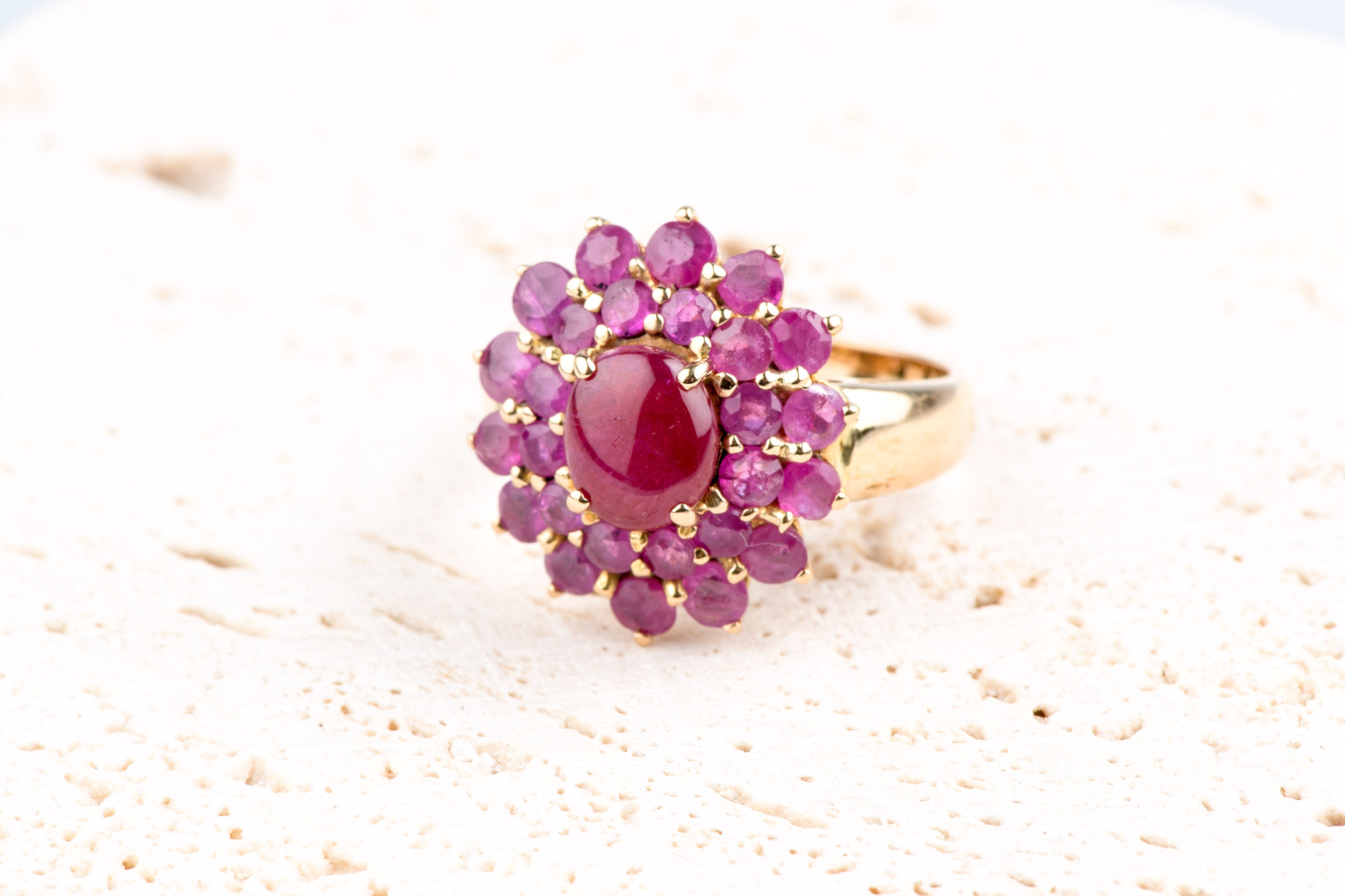 Bague RUBIS Motif fleur en or jaune