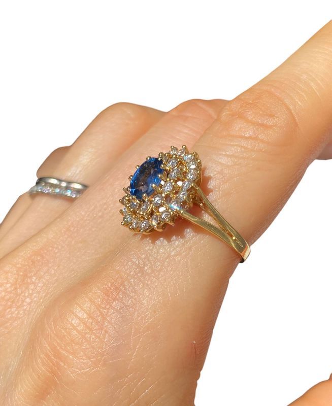 18k yellow gold sapphire and diamond ring