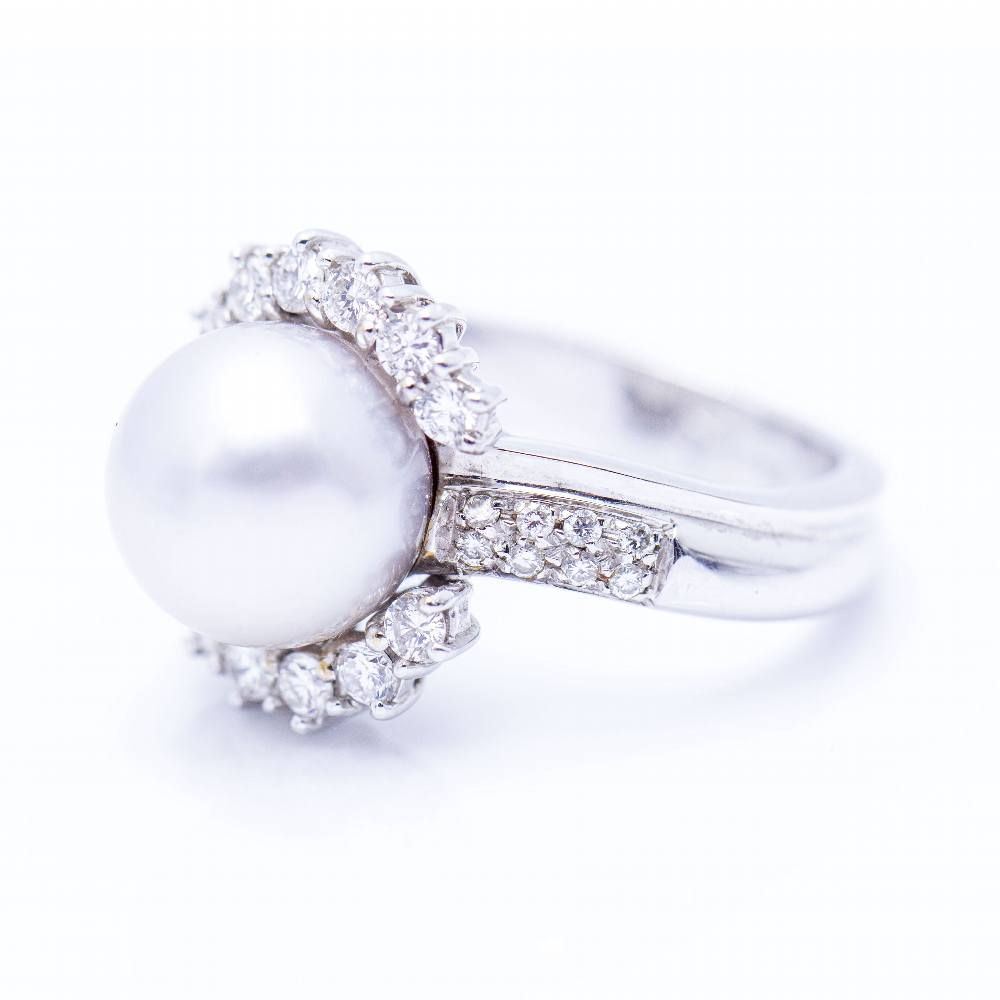 Bague en or avec perle naturelle et diamants d'occasion