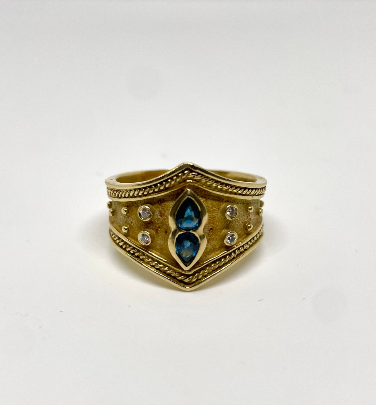 Bague byzantine en or jaune 18k saphirs et diamants