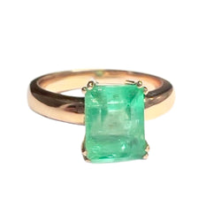 SORTIJA DISEÑO CLÁSICO SIGLO XX de ORO 18 kts con ESMERALDA