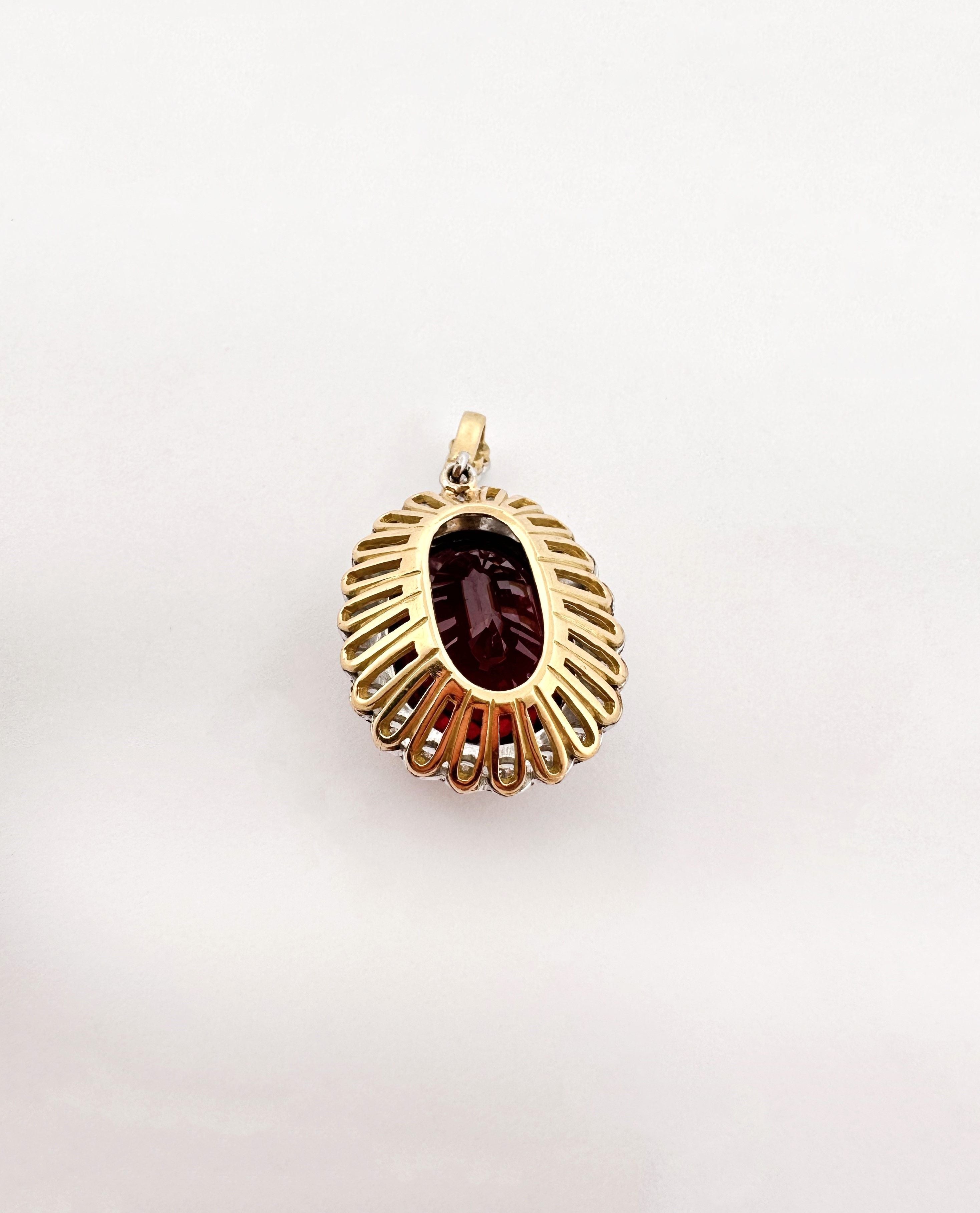 Pendentif marguerite en or deux tons tourmaline et diamants