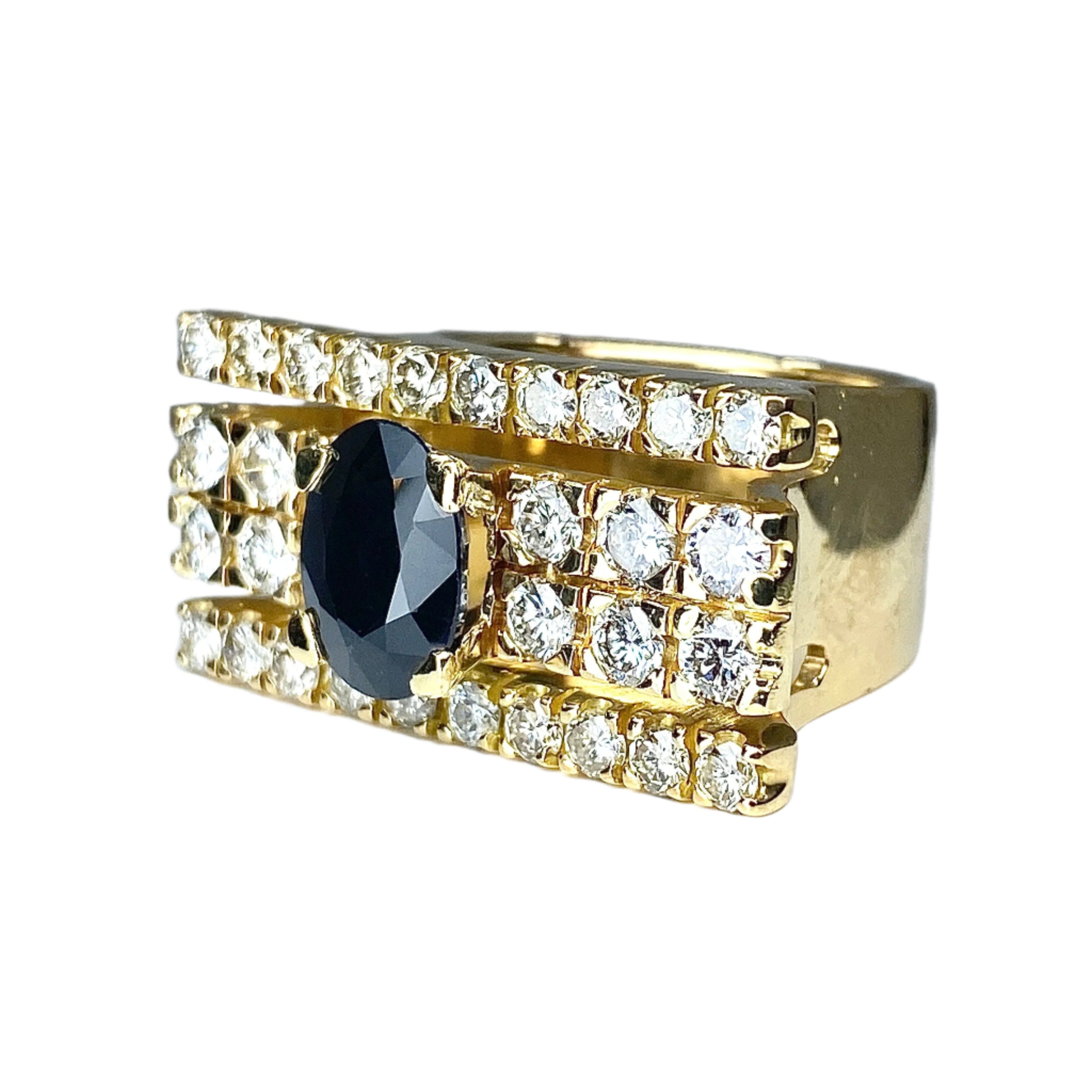 Importante bague en or jaune 18 carats en diamants et saphir