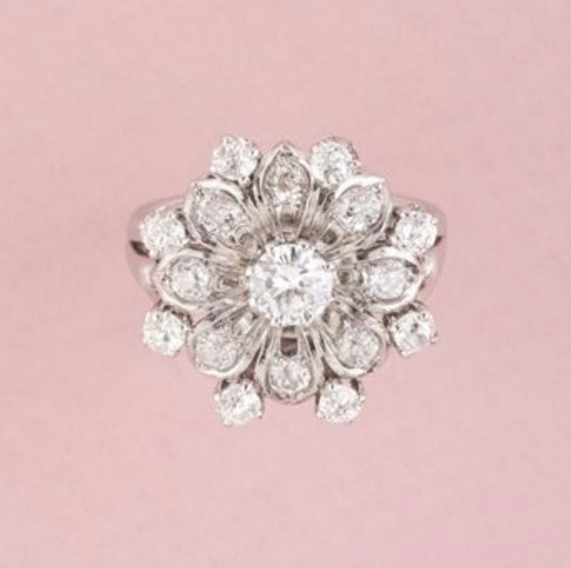 BUCHERER Floral ring in white gold and diamonds 