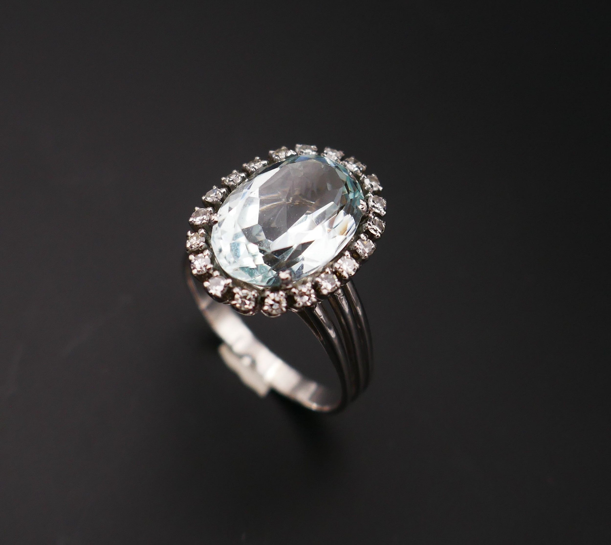 Ring Set with a natural Aquamarine And diamonds.