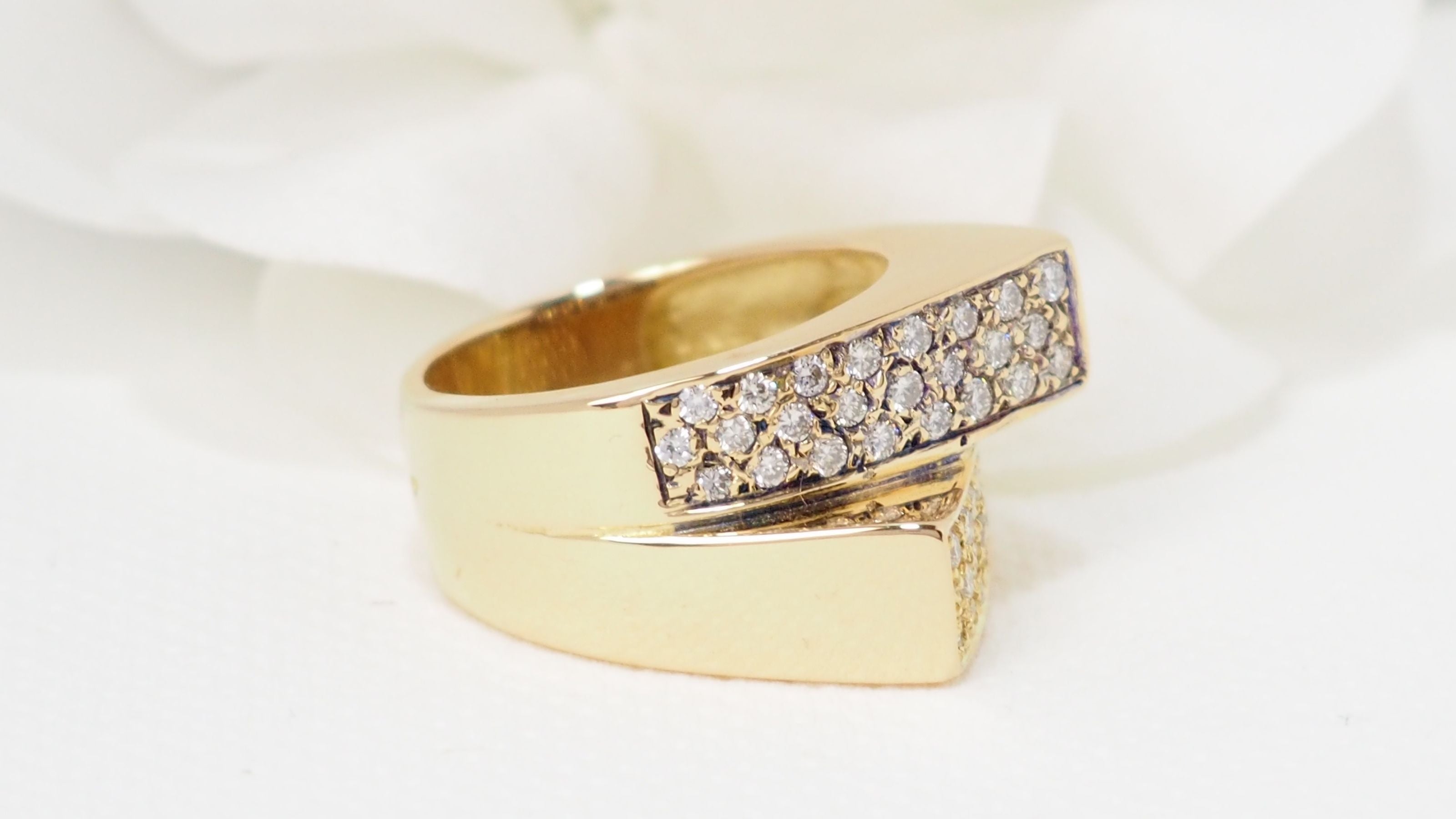 Bague pavage en or jaune et diamants