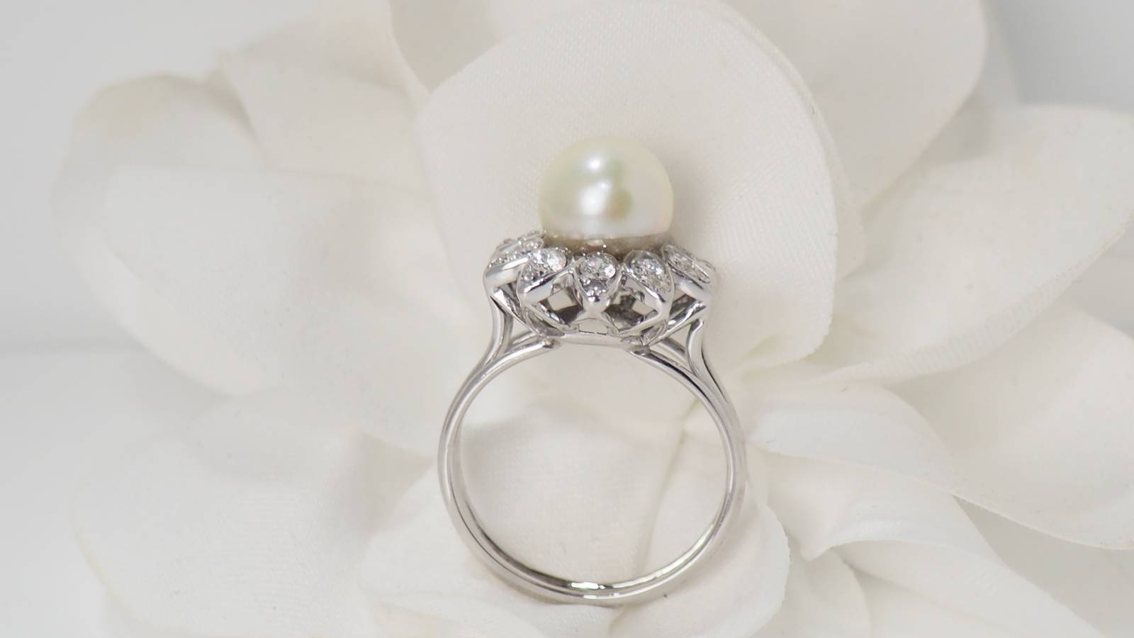 White gold, cultured pearl and diamond ring 