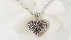 Collier pendentif coeur en or blanc et diamants