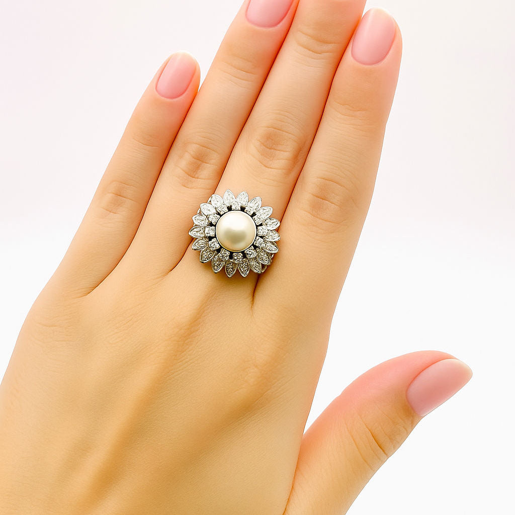 Bague en or blanc, diamants, et perle