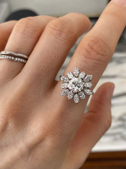 Ring at white gold and diamonds