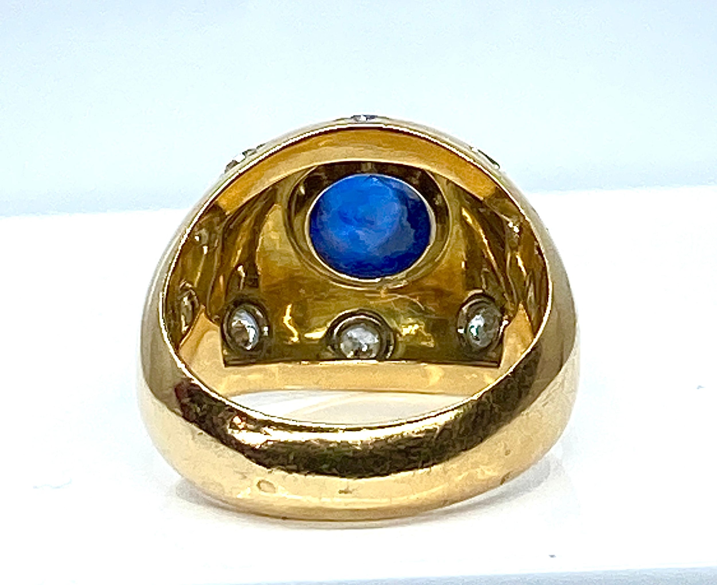 Dome ring in yellow gold, Ceylon sapphire and diamonds