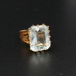 Bague Sertie d'Une Aigue Marine, Or Jaune 18 Carats.