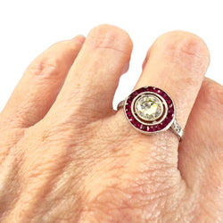 SORTIJA ESTILO ART DECO de PLATINO 950 kts con DIAMANTES y RUBIES