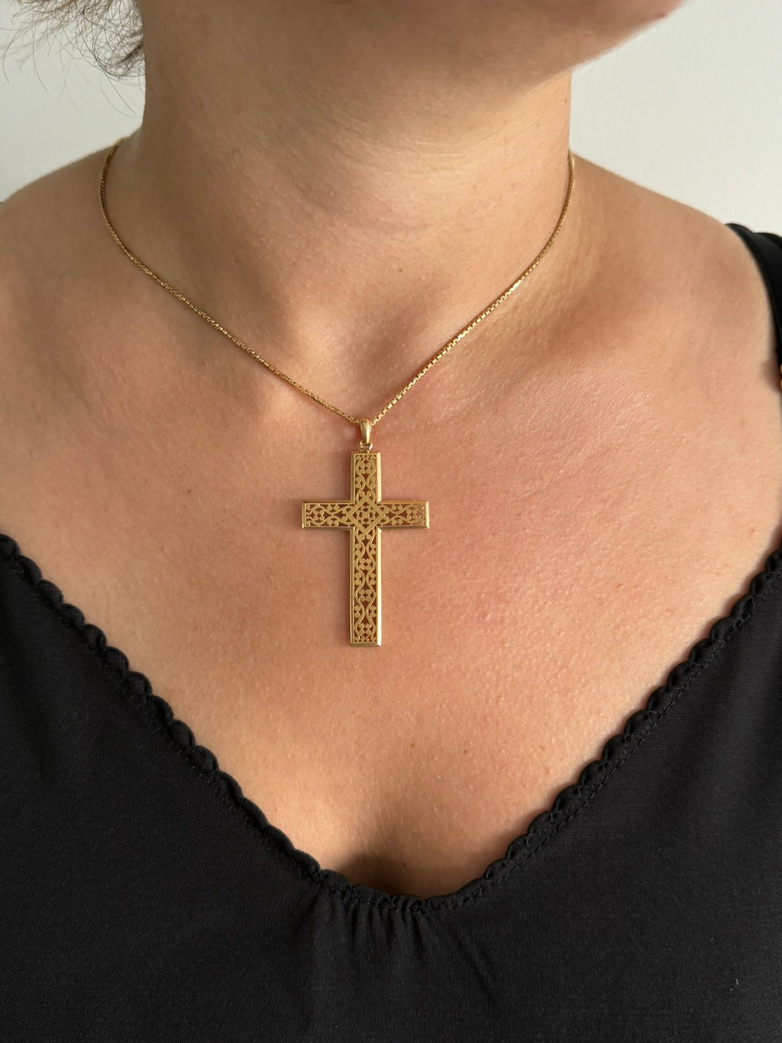 Yellow gold cross pendant