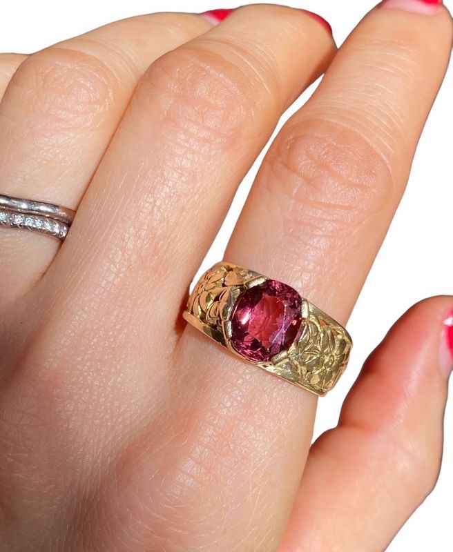 Bague Art Nouveau, en or jaune 18k sertie d’une tourmaline rose
