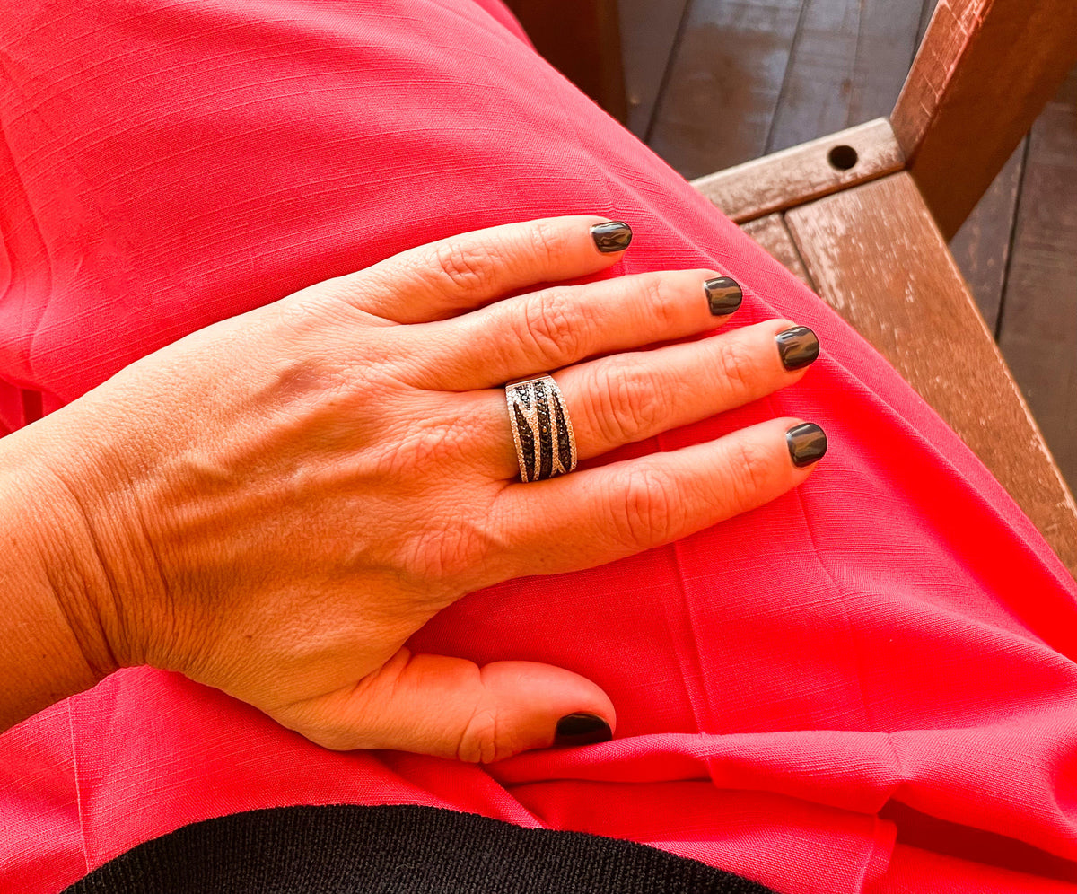 Bague bandeau diamants blancs et noirs