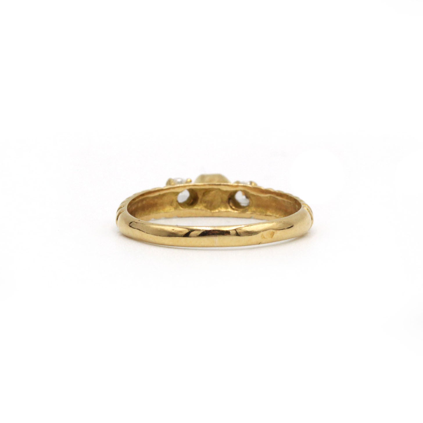 Ring - Yellow gold, sapphire and diamonds