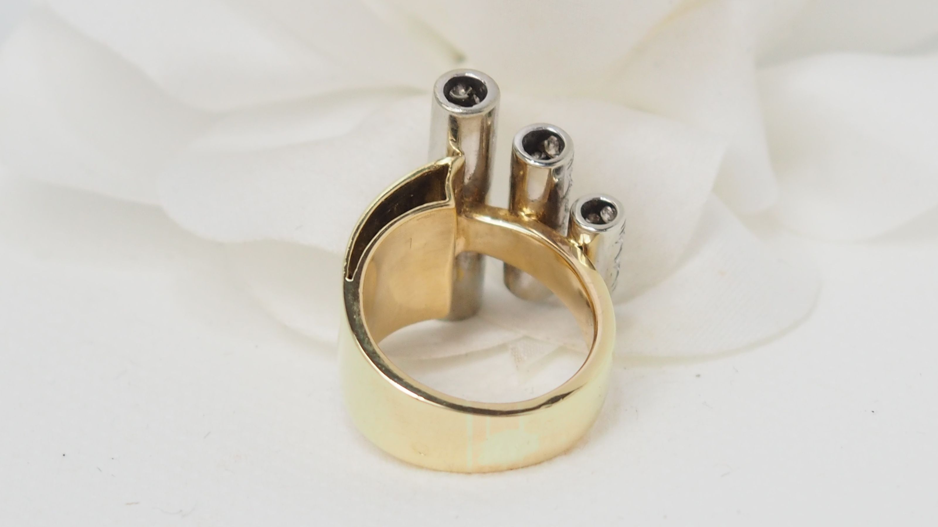 Bague en or bicolore et diamants