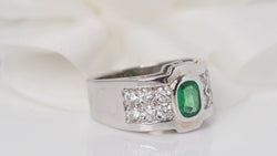 Bague En Or Blanc, Emeraude Et Diamants