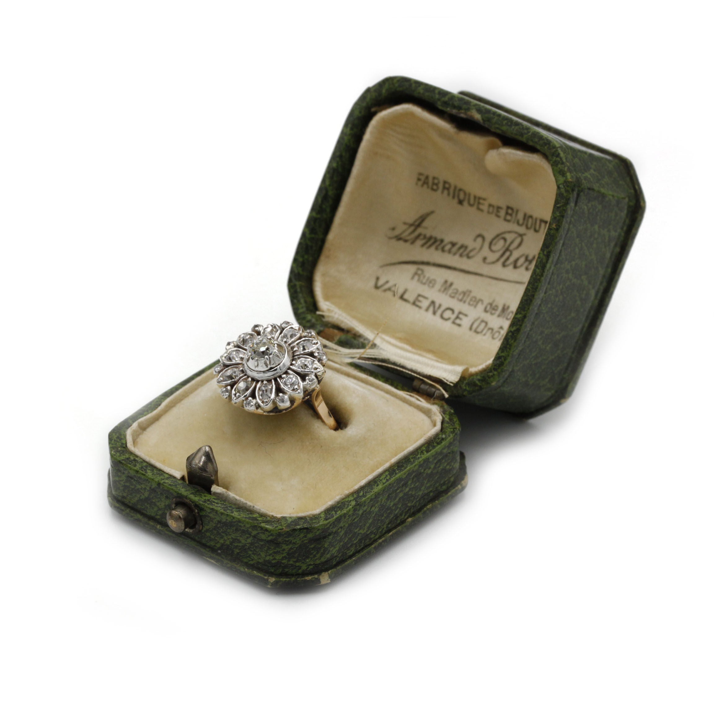 Ring - Gold and diamonds