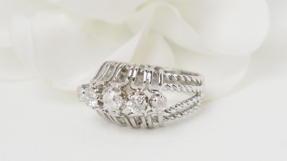 Bague Art Déco en or blanc et platine, diamants