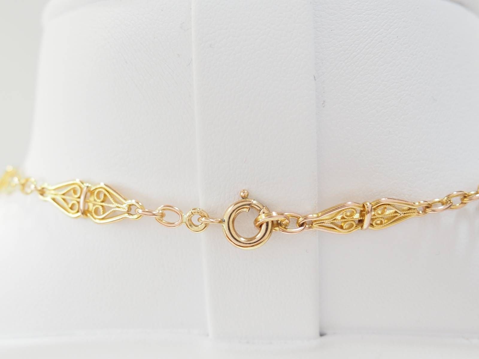 Necklace filigree mesh in yellow gold