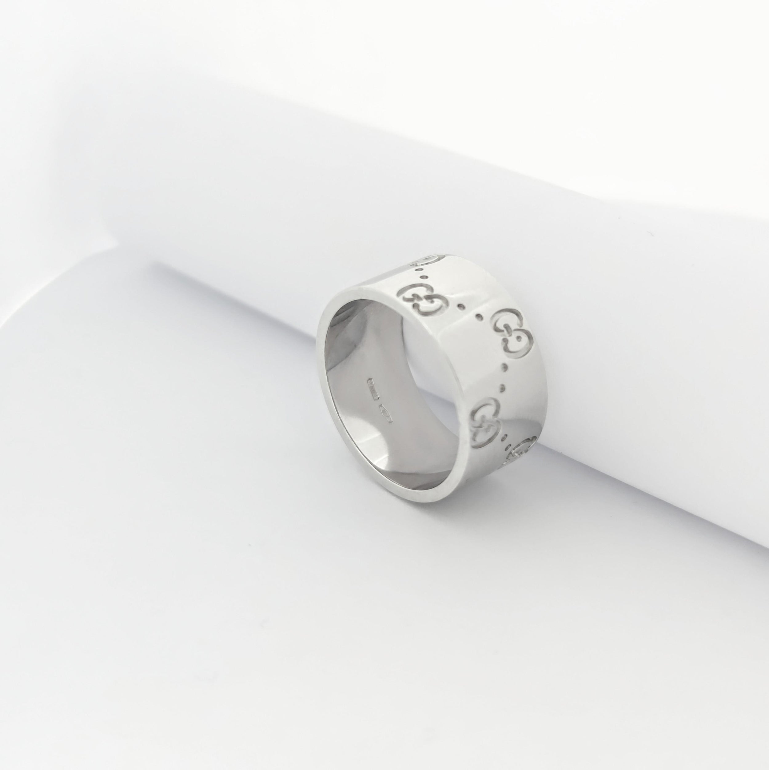 Bague Icon or blanc signée Gucci