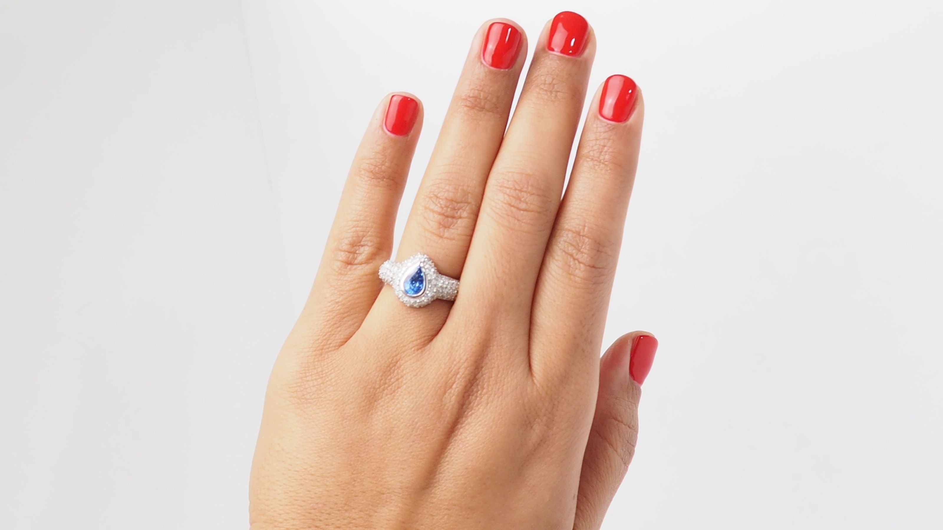 Ring in white gold, Ceylon sapphire and diamonds