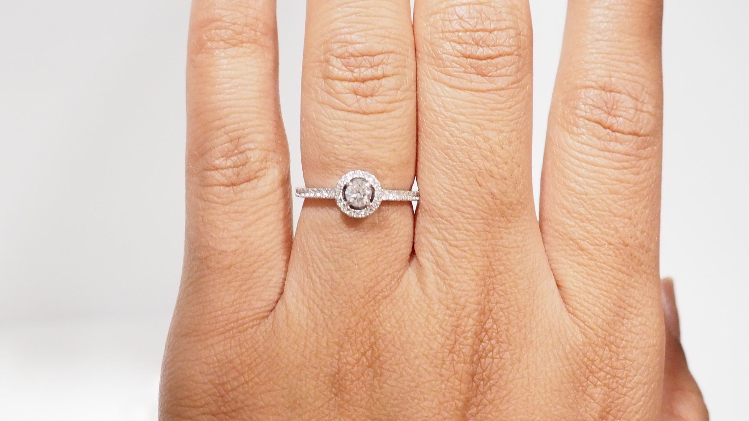 Bague solitaire Messika en or blanc et diamants