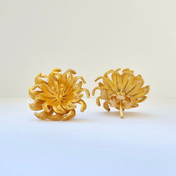 Floral motif earrings in yellow gold 18 carats