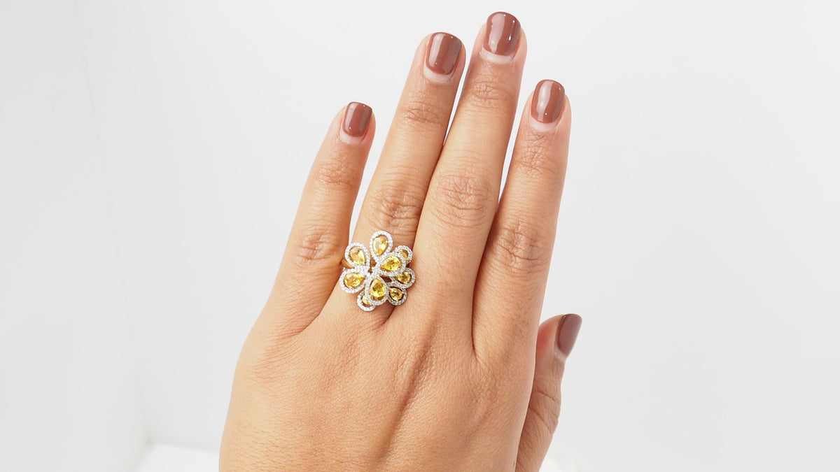 Flower ring in white gold and citrines and diamonds 