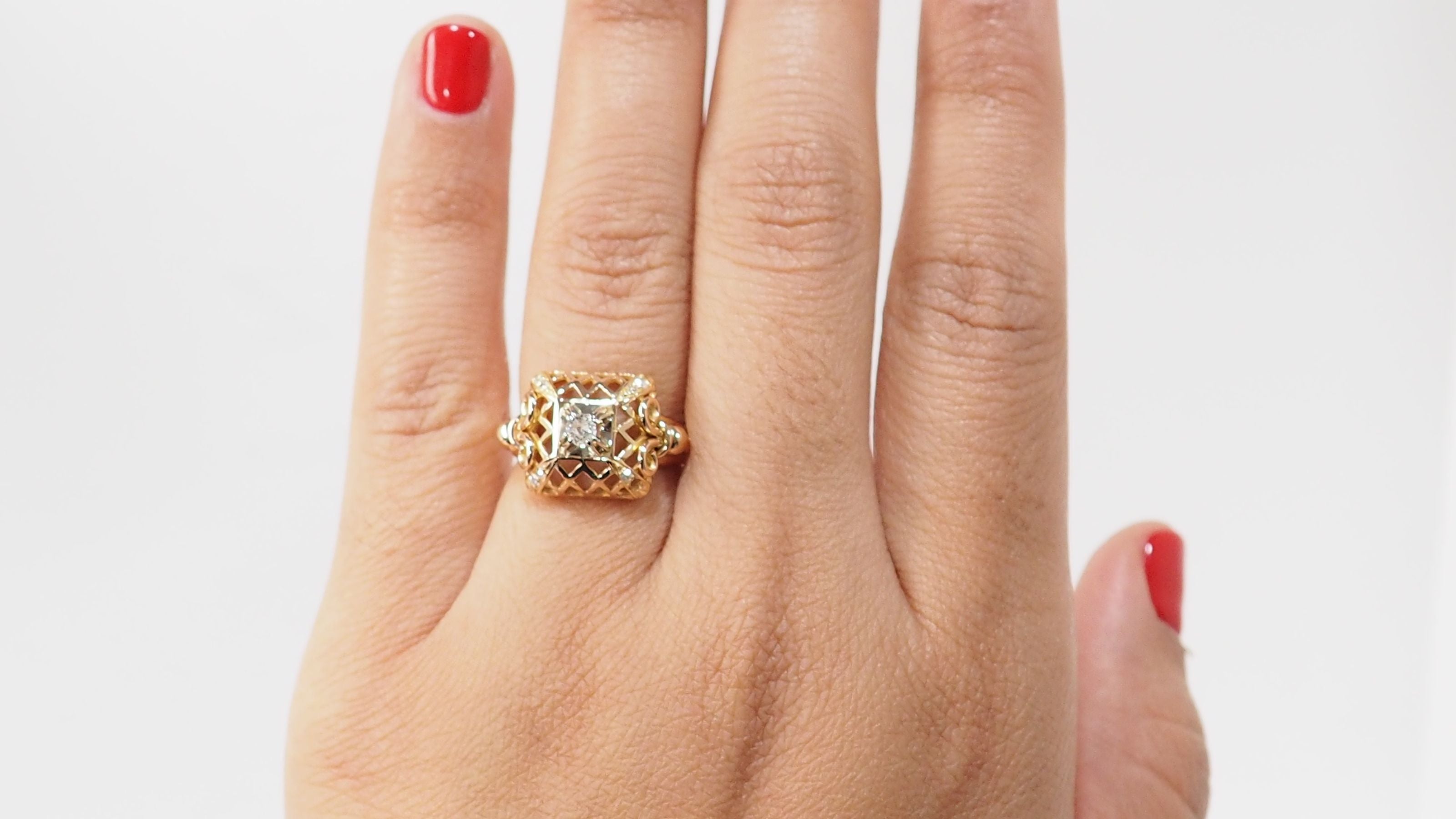 Bague ajourée en or jaune et diamant