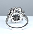 Bague marguerite en or blanc 18 carats sertie de diamants