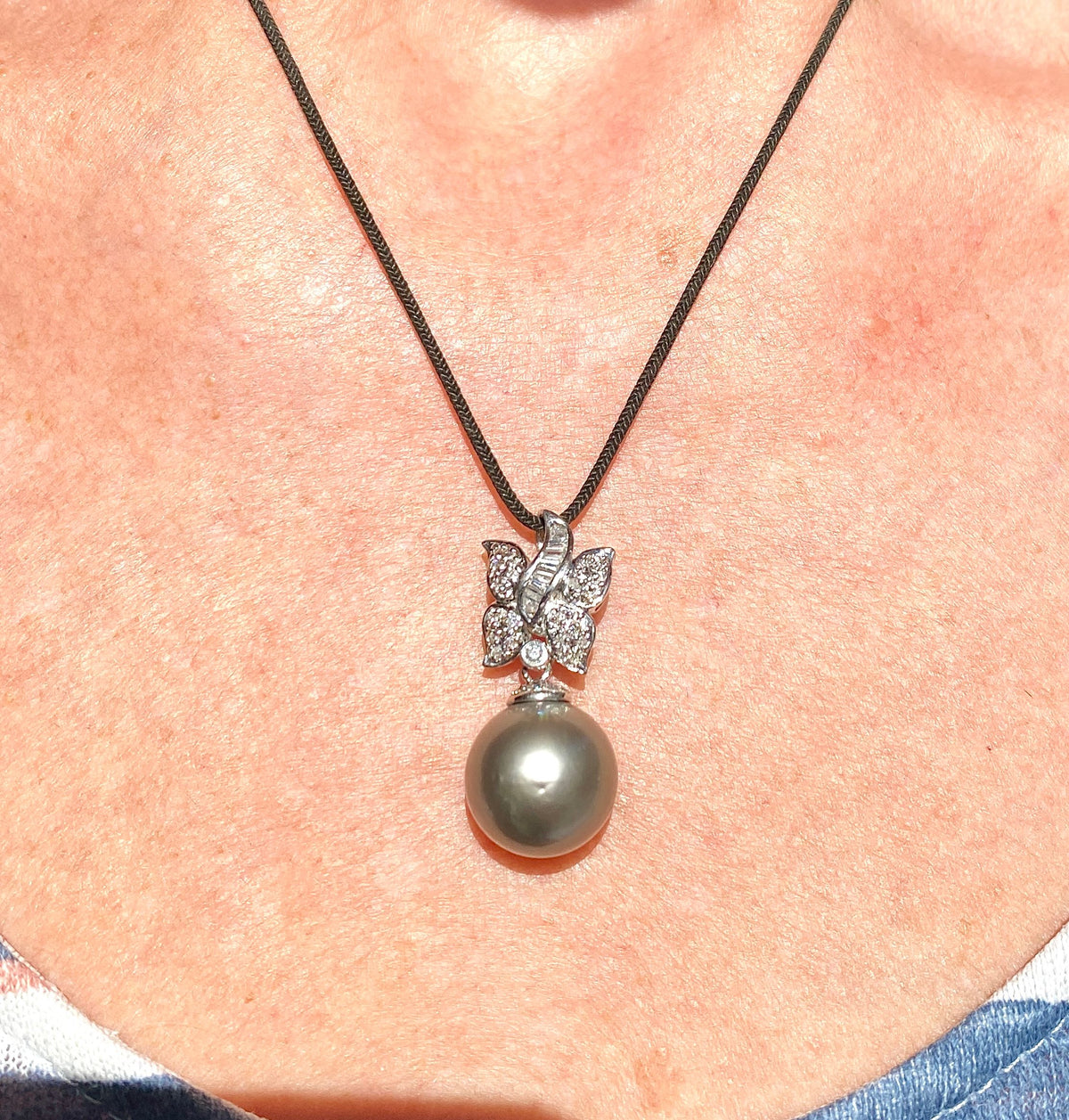 18-carat white gold pendant with Tahitian pearl and diamonds