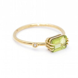 Ring in gold, peridot and diamond