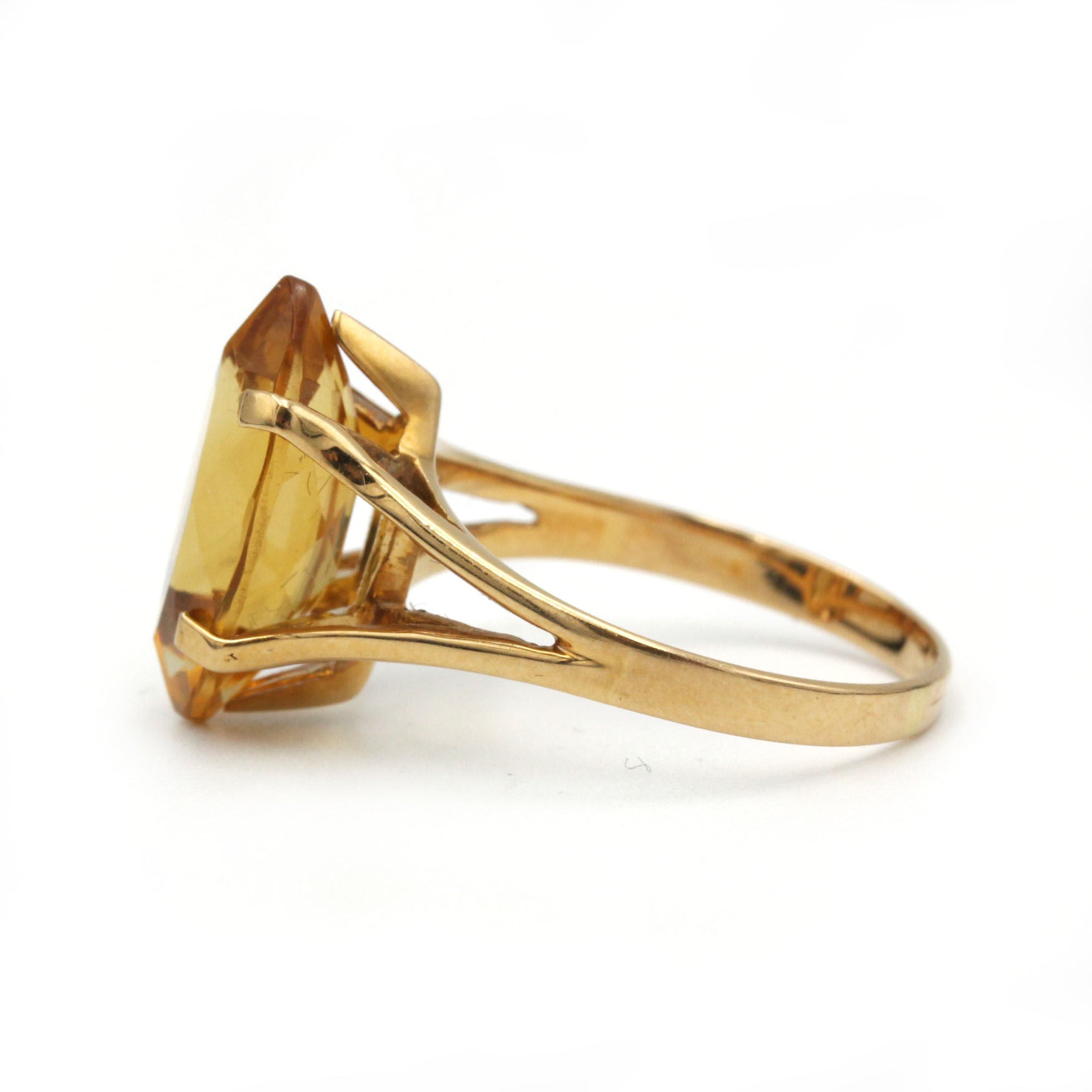 Ring at yellow gold and citrine