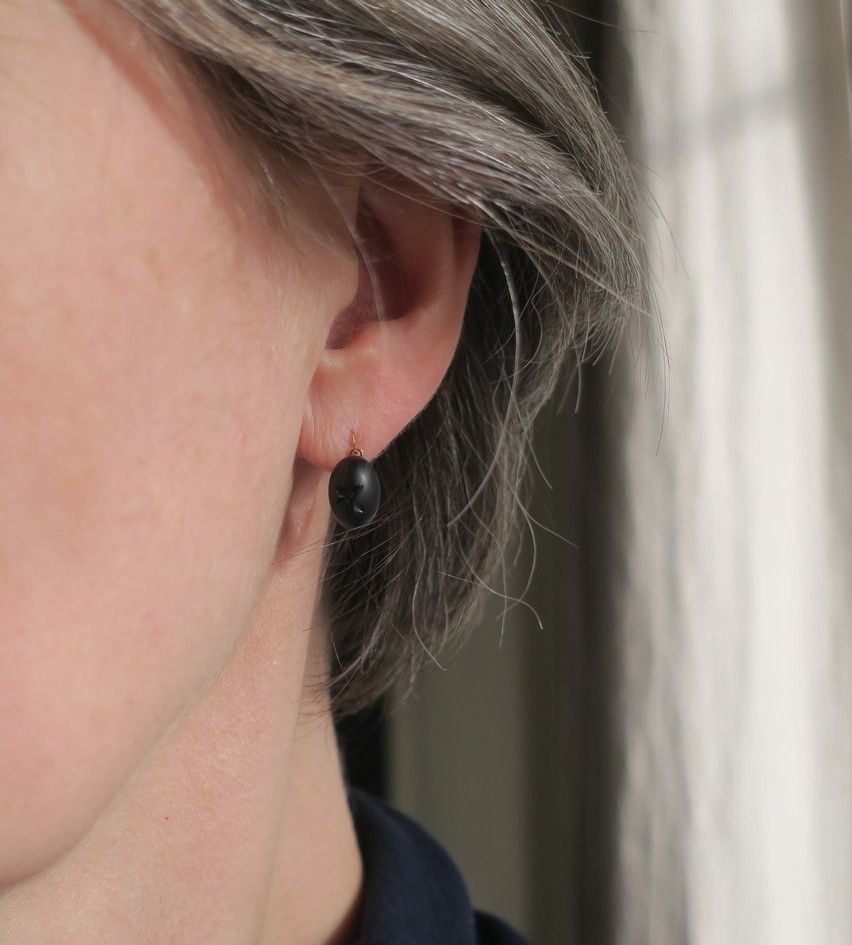 Boucles d'oreilles ANCIENNES Dormeuses en or rose et jais