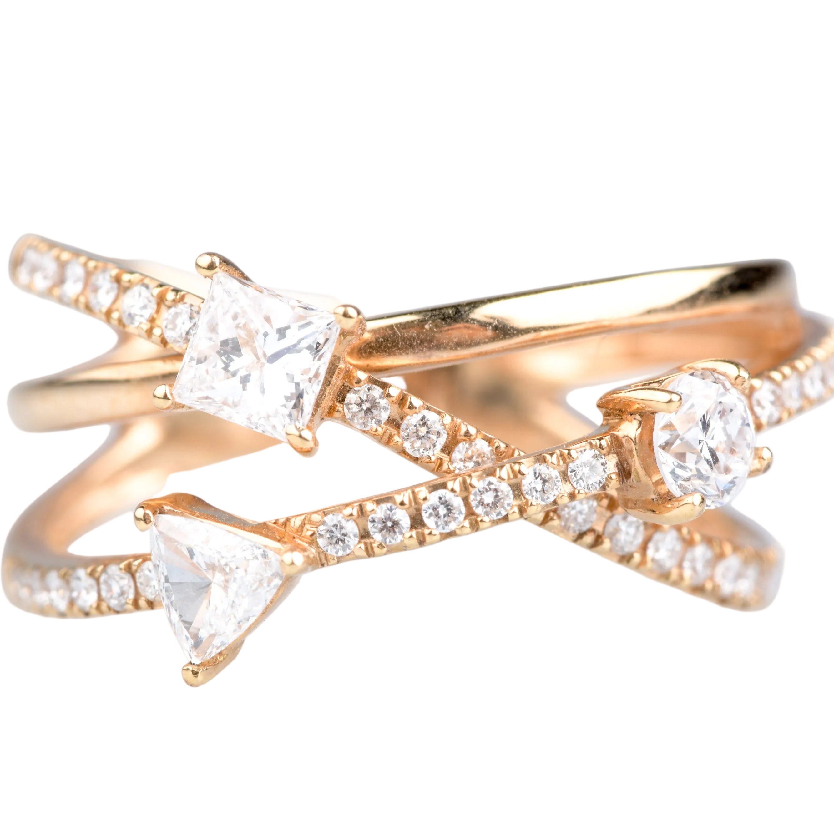 Bague design flèche croisée en or jaune et diamants