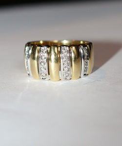 Bague bandeau godronnée deux ors et diamants