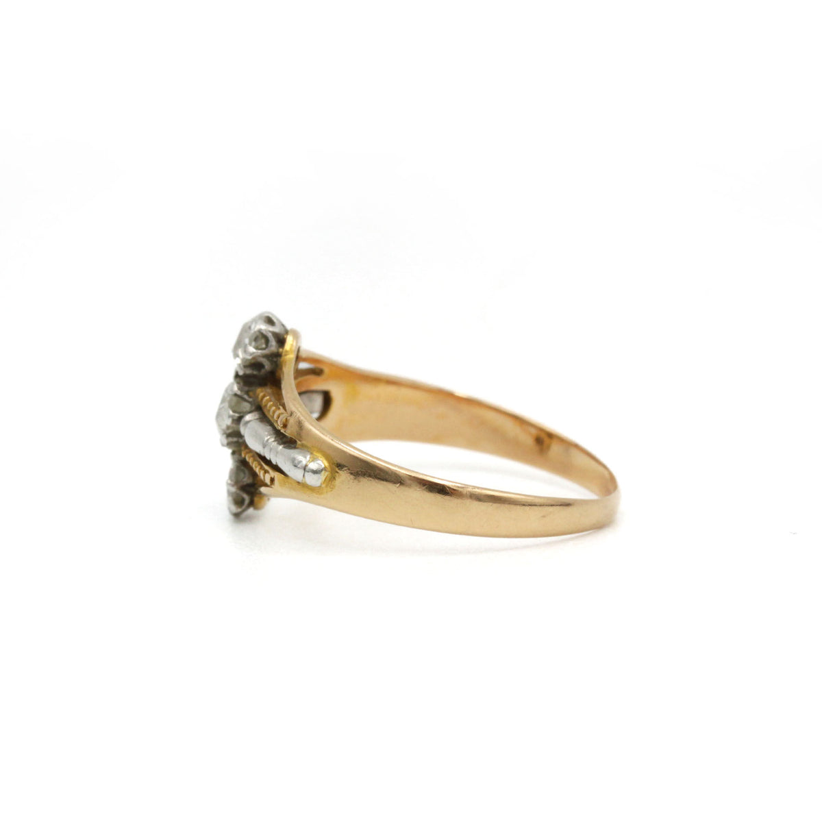 Ring in yellow gold, paltinium and diamonds.