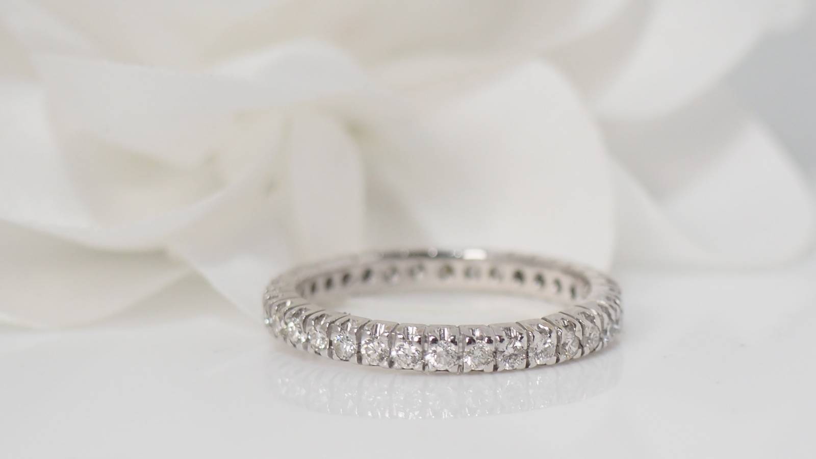 Alliance en or blanc et diamants (0,90carat)