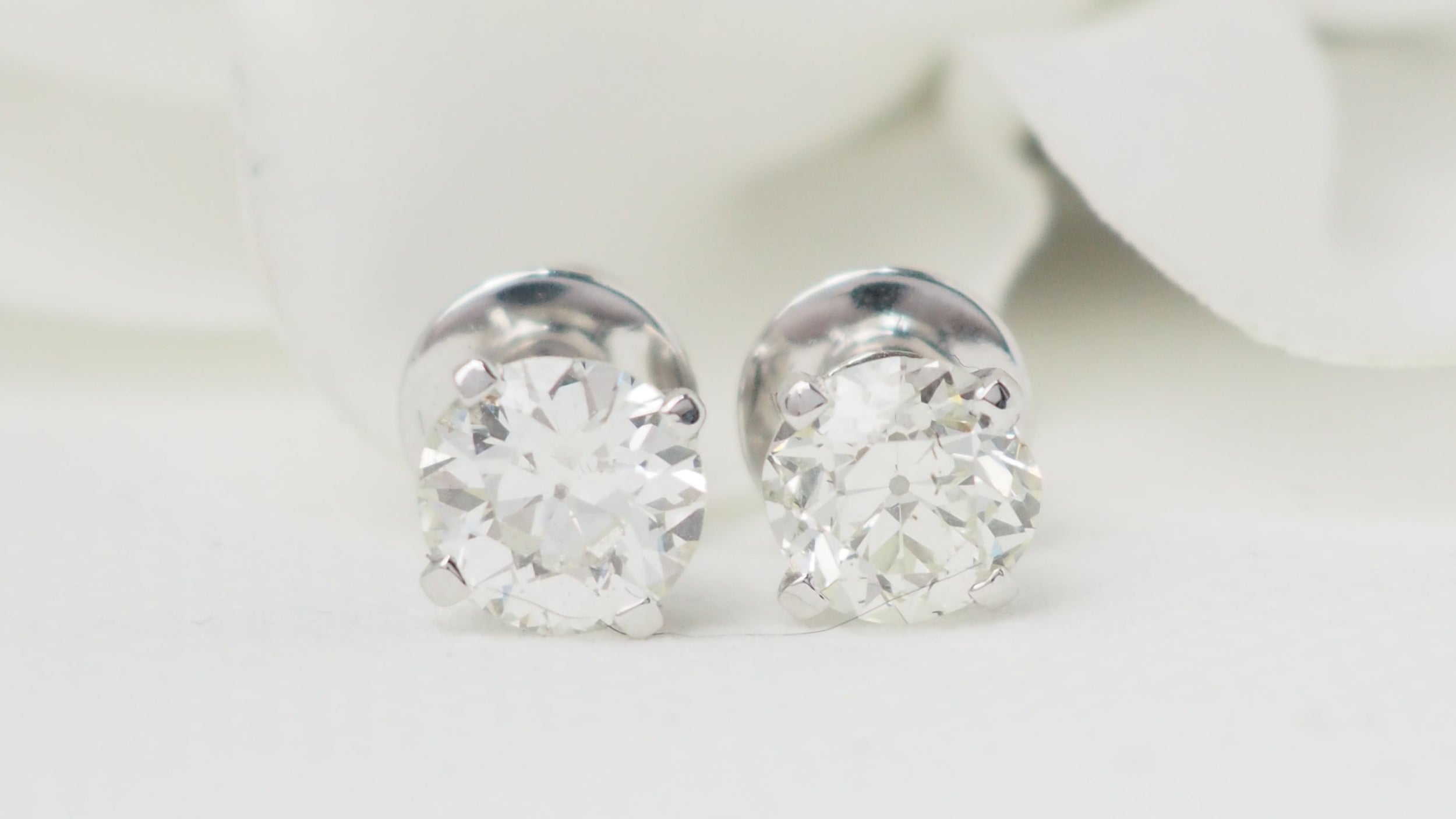 White gold and diamond earrings