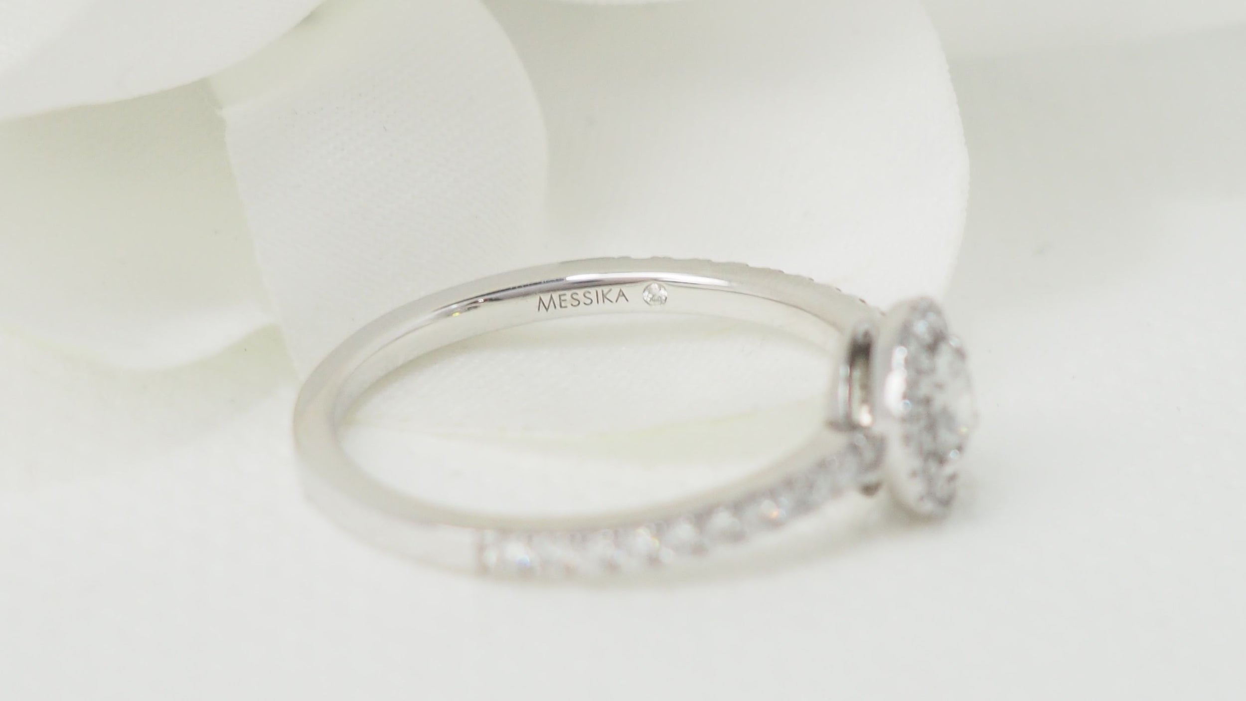 Bague solitaire Messika en or blanc et diamants