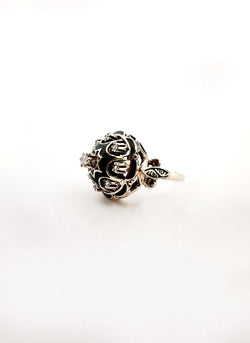 Bague Cocktail dôme en or jaune diamants et émail noir