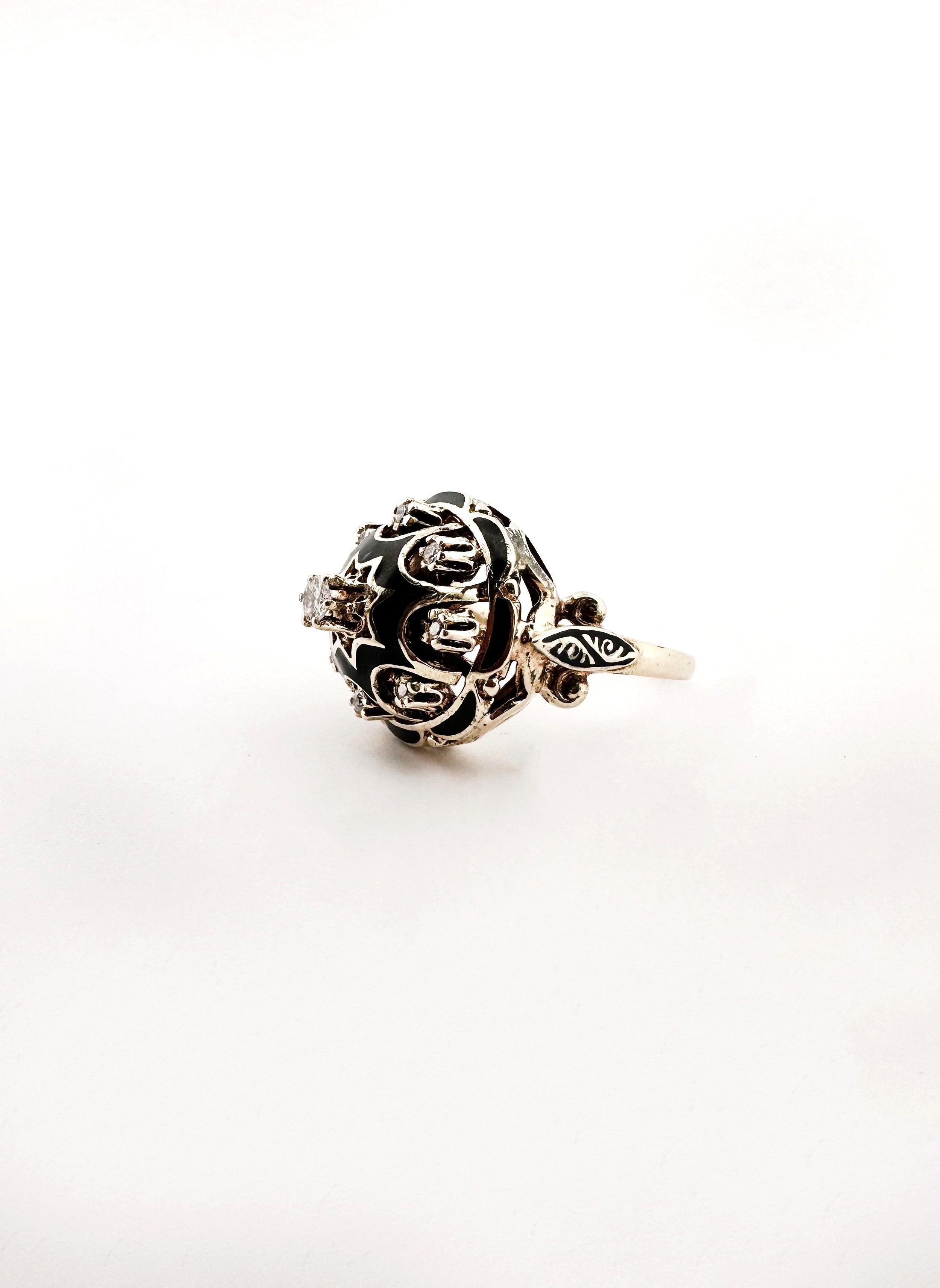 Bague Cocktail dôme en or jaune diamants et émail noir
